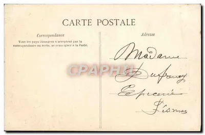 Mulher diante de um espelho — cena de decoração interior — editor não identificado — Verso