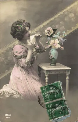 Mulher em vestido rosa segurando uma carta — REX 4230 — editor REX