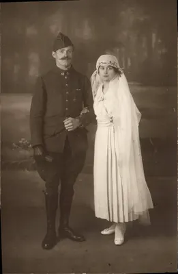 Nouveau mariage — couple en tenue de mariage — éditeur non identifié