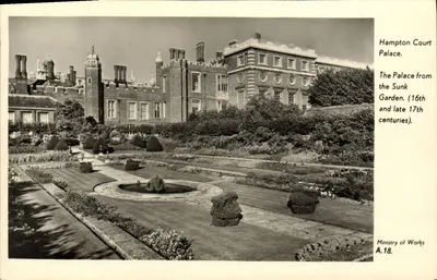 Palácio de Hampton Court — vista do Jardim Sunk (séculos XVI e XVII) — Ministry of Works, série A.18