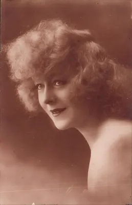 Portret kobiety — epoka 1920 — S.A. P. P. Gens, Wyrobowana we Francji