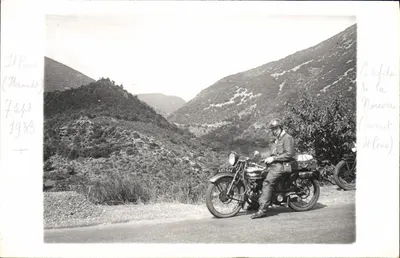 Desfile da Nouvre, antes de Saint-Pons (Hérault) — 4 de setembro de 1933 — Carta postal