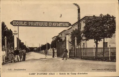 Camp d'Avord (Cher) — Entrada do Camp de Aviação — Fot. Combier Macon
