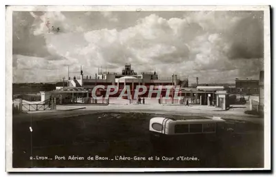 Lyon - Porto Aéreo de Bron - A Aero-Gare e a Cour d'Entrada