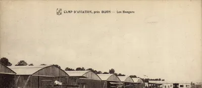 Campo de aviação perto de Dijon — Os hangares