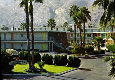 Motel Travellodge Palm Springs — vista do prédio e do escritório principal — editor MEG, n° 091292