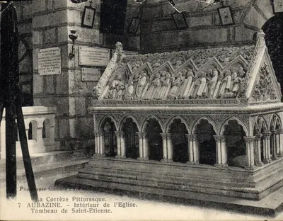 Aubazine - Interior da Igreja. Túmulo de São Etienne.
