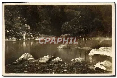 Lago cercado de rochedos e floresta — Editor Félix LUB, Strasbourg, n° 113