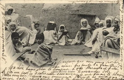 Uma Escola Árabe — crianças em traje tradicional — editor não identificado