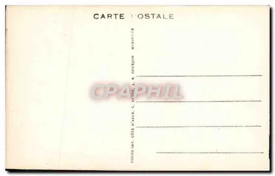 Les Saintes-Maries-de-la-Mer — Estátua de Mireille e o campanário da Basílica — Iyzon — Verso
