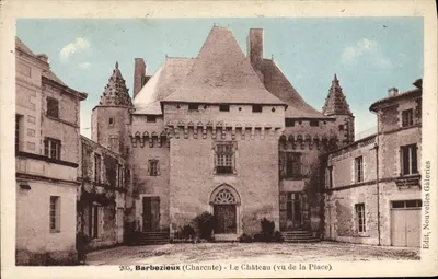 Barbezieux (Charente) — O Castelo (visto da Praça) — Edit. Nouvelles Galeries, n° 205