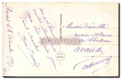 Młoda kobieta w zielonej sukni — trzymająca bukiet fiołków — wydawca P-C Paris, nr 60 — Rewers