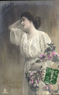 Kobieta w białej sukni trzymająca bukiet — Wesołych świąt — Blanche, n° 2957/3
