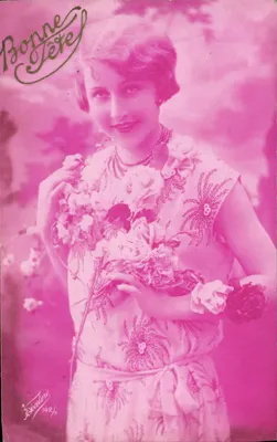 Mulher em vestido florido segurando um buquê — Boa Ano — Johoodlere, n° 142/8
