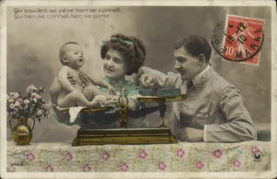 Família pesando um bebê — Ingeraie, Paris — n°3483