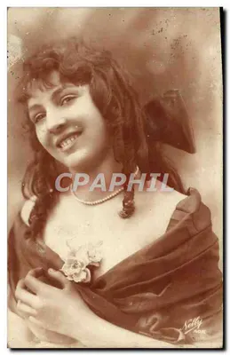 Jovem mulher sorridente — retrato — Nelly, 408, Paris