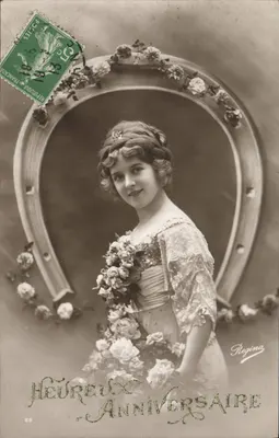 Jovem mulher em vestido de estilo 1910 — Regina — n°29