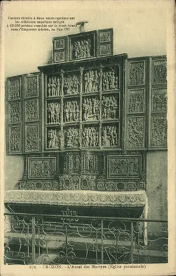CROZON - O Altar dos Mártires (Igreja Paroquial) — interessante retábulo de dois painéis representando os diferentes suplícios infligidos a 10 000 soldados crucificados no Monte Ararat sob o Imperador Adriano, no ano 120 — n° 876
