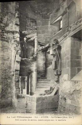 Assier - O Castelo (Mon. hist.) - Pequena escada de serviço que comunica com o vestíbulo — Pastolypie Dubernet et Pailta, n° 836