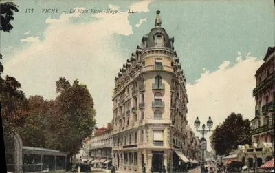 Vichy — A Praça Victor-Hugo — LL. — 1777