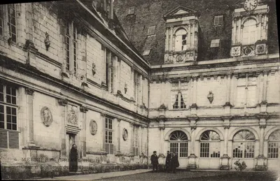 Bilhete postal antigo Mesnieres Cour d'honneur do castelo