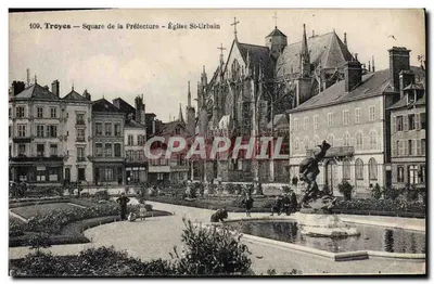 Troyes — Plac Prefektury — Katedra św. Urbana