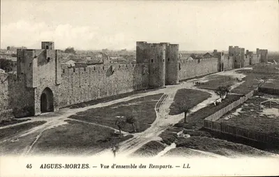 Aigues-Mortes — Vista geral dos Muros — LL