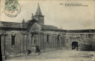 Fachada da Capela de N.D. de Rochefort do Gard — Sul da França — J. Bernard, Nîmes