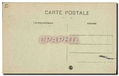 Beaucarre — Pokryta krzyżowa z XIV wieku — Guillaume de Chalençon, kapłan zlecający budowę świętego Nazareta i świętego Celse, zbudował tę krzyżową, zasłoniętą dachem z kamienia, bardzo bogato wykończoną. — Rewers