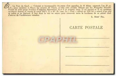 El Pont du Gard — Enorme fragmento de acueducto romano — Reverso