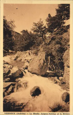 VERNOUX (Ardèche) — A Moinha Jacques-Antoine e o Rio — Foto P. Guérin