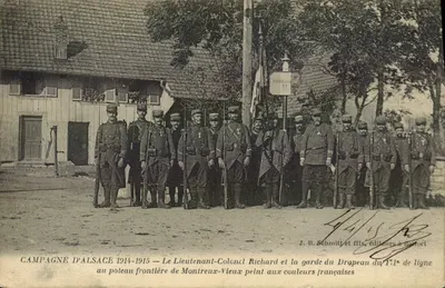 Campagne d'Alsace 1914-1915 — Le Lieutenant-Colonel Richard et la garde du drapeau du 171e de ligne au poteau frontière de Montreux-Vieux