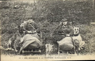 Douaniers à la frontière — En Embuscade — E. C.