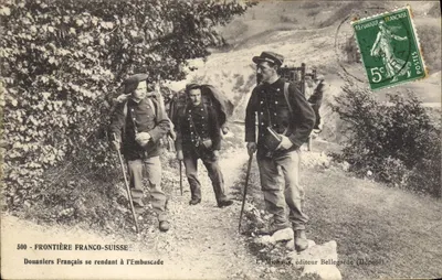 Douaniers Français se rendant à l'Embuscade — Frontière Franco-Suisse — L. Michaux, éditeur Bellegarde (Déposé)