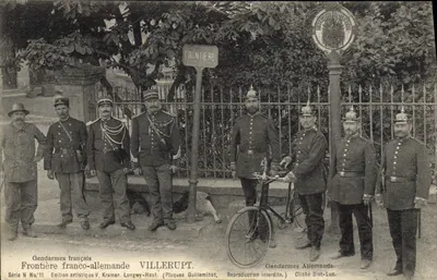 Gendarmes franceses e alemães — Fronteira franco-alemanha em Villerupt — Edição artística V. Kramer, Longwy-Haut, Série N°11