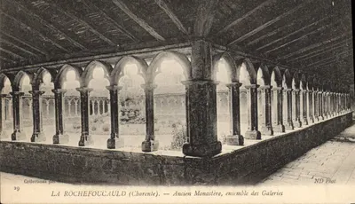 La Rochefoucauld (Charente) — Velho Mosteiro, conjunto das Galerias — ND Phot