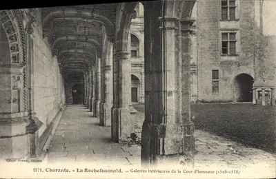 La Rochefoucauld — Galerias internas da Cour d'honneur (1528-1538) — Cliché Braun, déposé, n° 1371