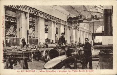 Le Creusot — Usinas Schneider — Montagem dos Tubos Lança-Torpedos