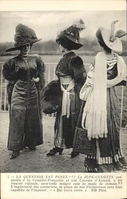 Trois Parisiennes — mode et débat sur la jupe-culotte — ND Phot.