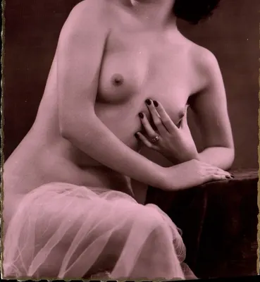 Nudez feminina — pose sentada com véu — Éditions de Luxe GP - Paris, n° 418