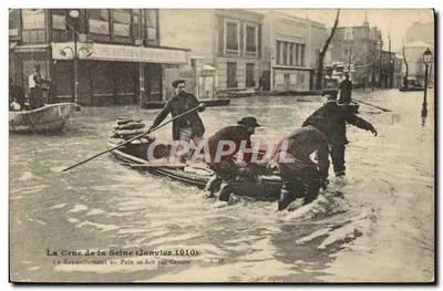 Die Flut der Seine (Januar 1910) — Versorgung mit Brot durch Kajaks — J. Hanser, Paris