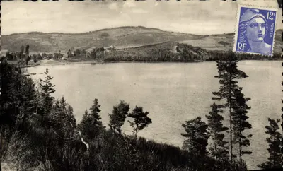 Lago de Issarles — Cratère de um vulcão antigo — E. C. Ruell-Maison