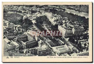 Vichy — Le Parc du Casino et les Hôtels — (Photo aérienne Pinson) — n° 282
