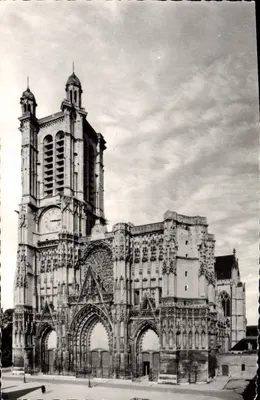 Troyes (Aube) — La Cathédrale Saint-Pierre - Saint-Paul — Éditeur B. TNAIMES