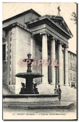 Crest (Drôme) — A Igreja de São Salvador com fonte