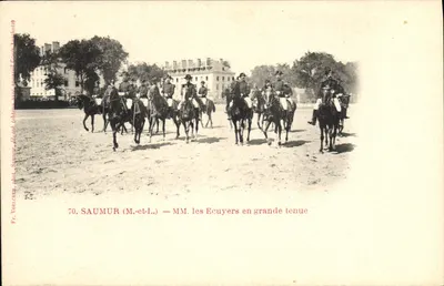 Saumur (M.-et-L.) — Signori the Ecuyers in completo uniforme — Fr. Volcèr, serie 70