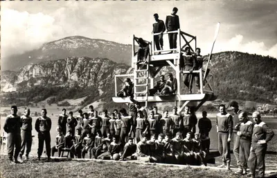 Equipe de natação — Estádio dos Jovens Especialistas Franceses em Angon, Talloires (Alta Saboia) — Edições G. Mouchet, Annecy