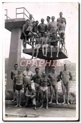 Équipe de natation — groupe sur un tremplin — éditeur non imprimé