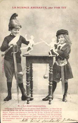Deux enfants en tenue d'escrimeurs — scène de duel impossible — éditeur J.J. A. Borgaret & Cie, Nancy, n°6