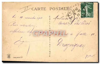 Mujer al lado de la mesa — La hora verde — Editor: E. Raîtt Hod, París — Reverso